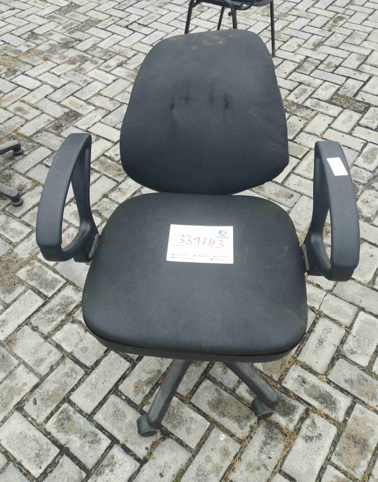 (Qty: 1)   - Swivel Chair