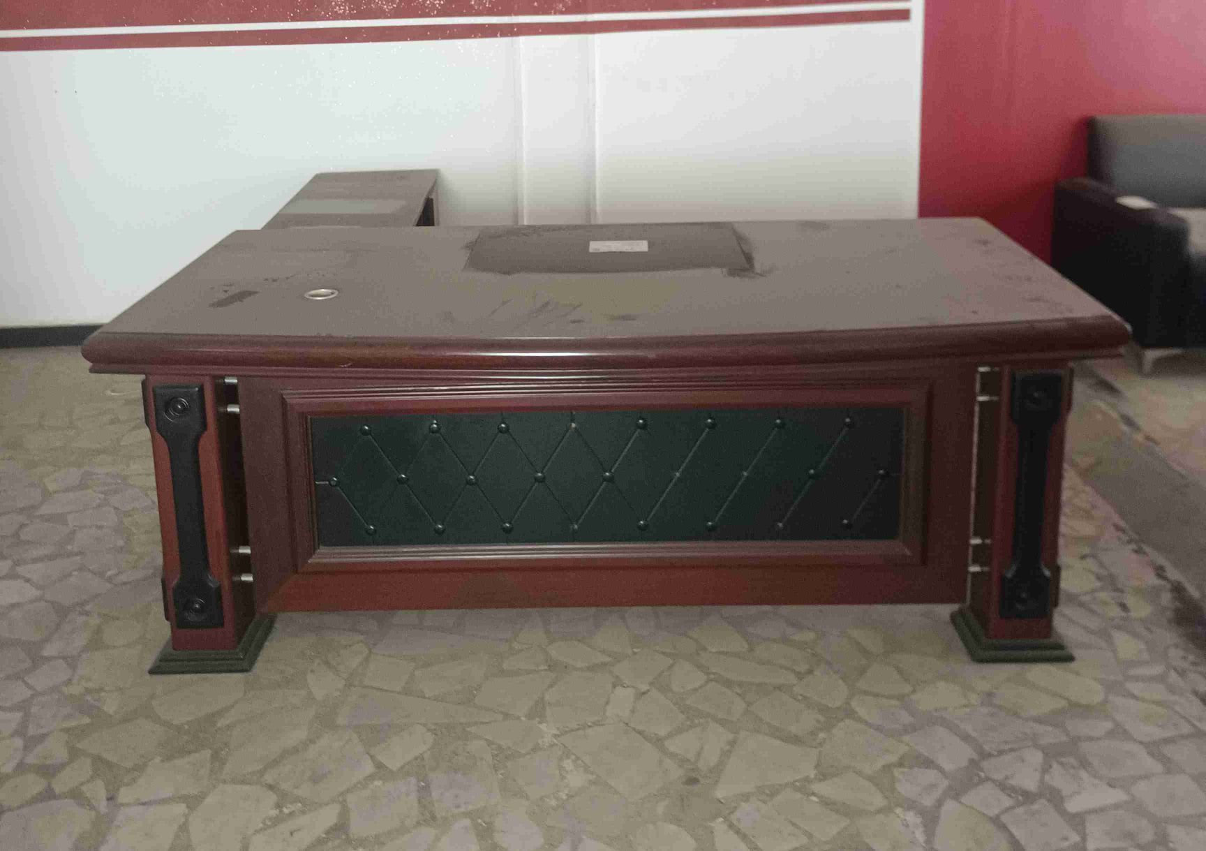 (Qty: 1) - Table