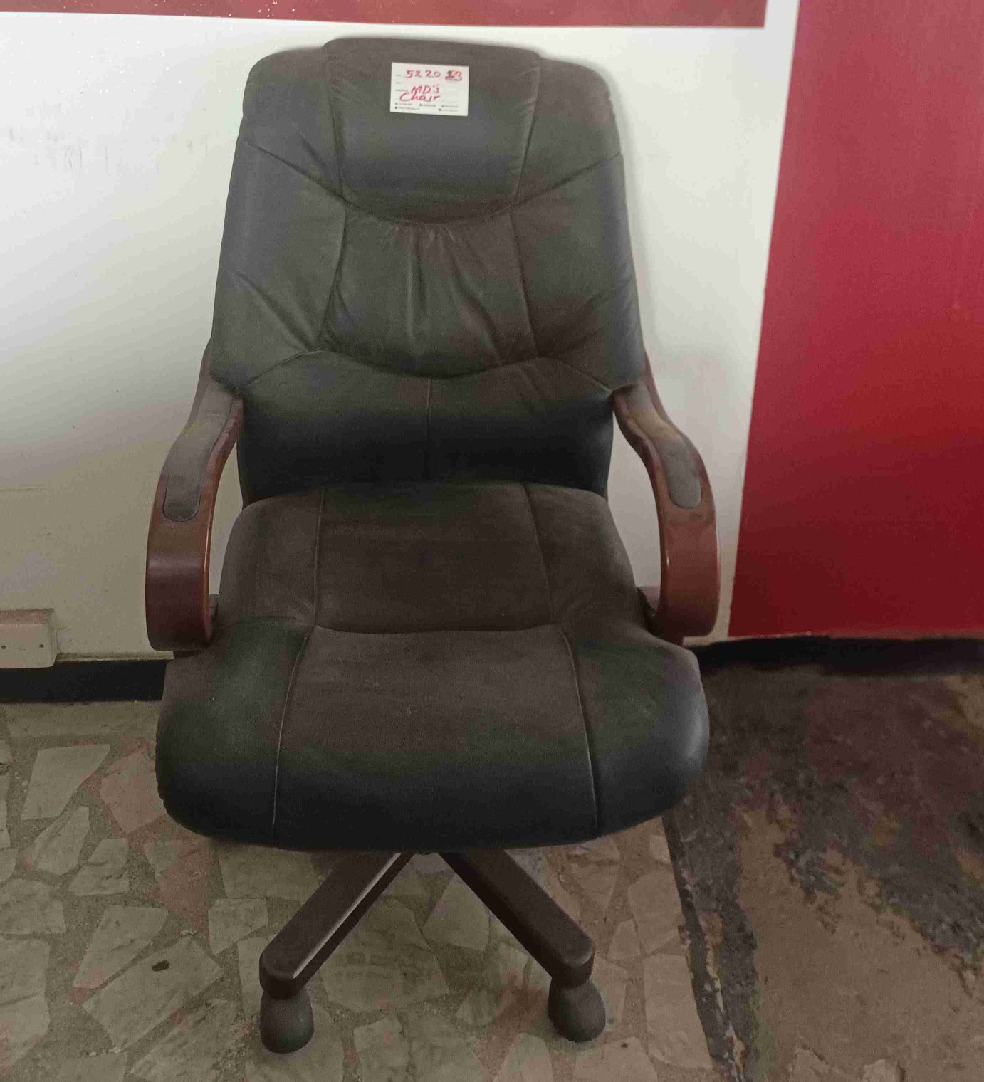 (Qty: 1) - Swivel Chair
